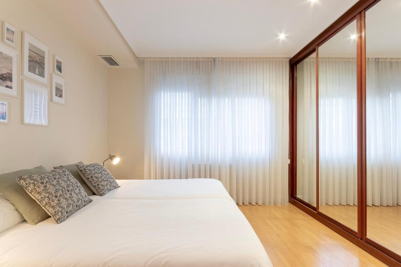 Akomodat En Apartamento En El Centro De Bilbao Con Parking ภายนอก รูปภาพ