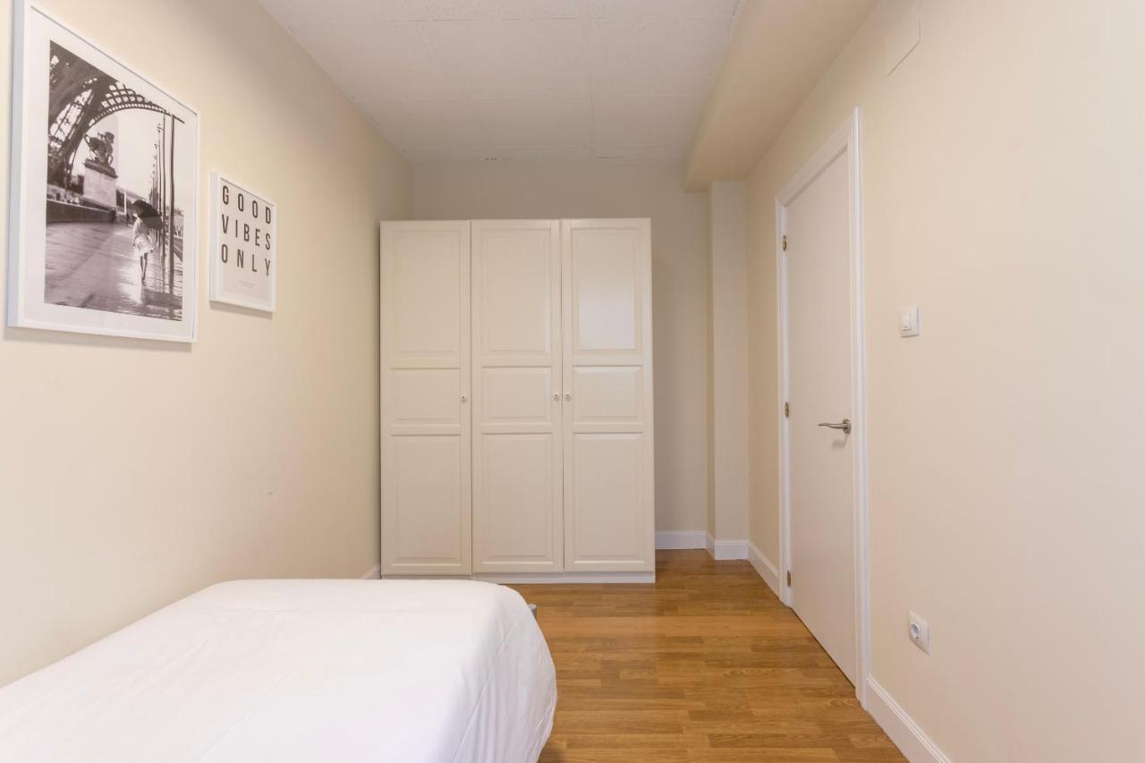 Akomodat En Apartamento En El Centro De Bilbao Con Parking ภายนอก รูปภาพ