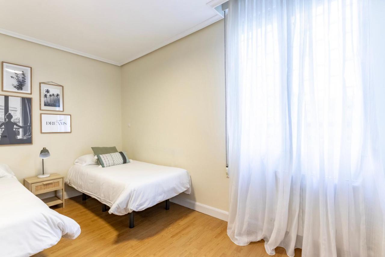 Akomodat En Apartamento En El Centro De Bilbao Con Parking ภายนอก รูปภาพ