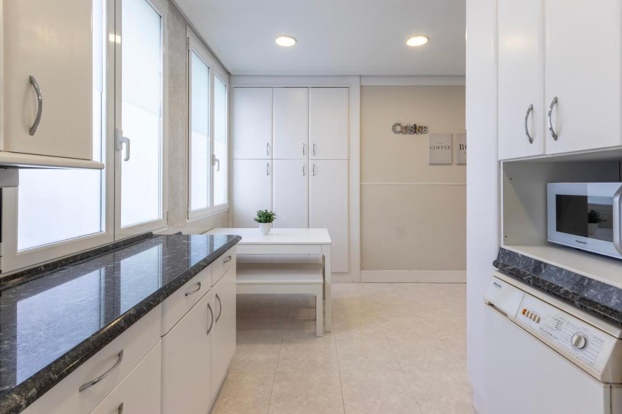 Akomodat En Apartamento En El Centro De Bilbao Con Parking ภายนอก รูปภาพ