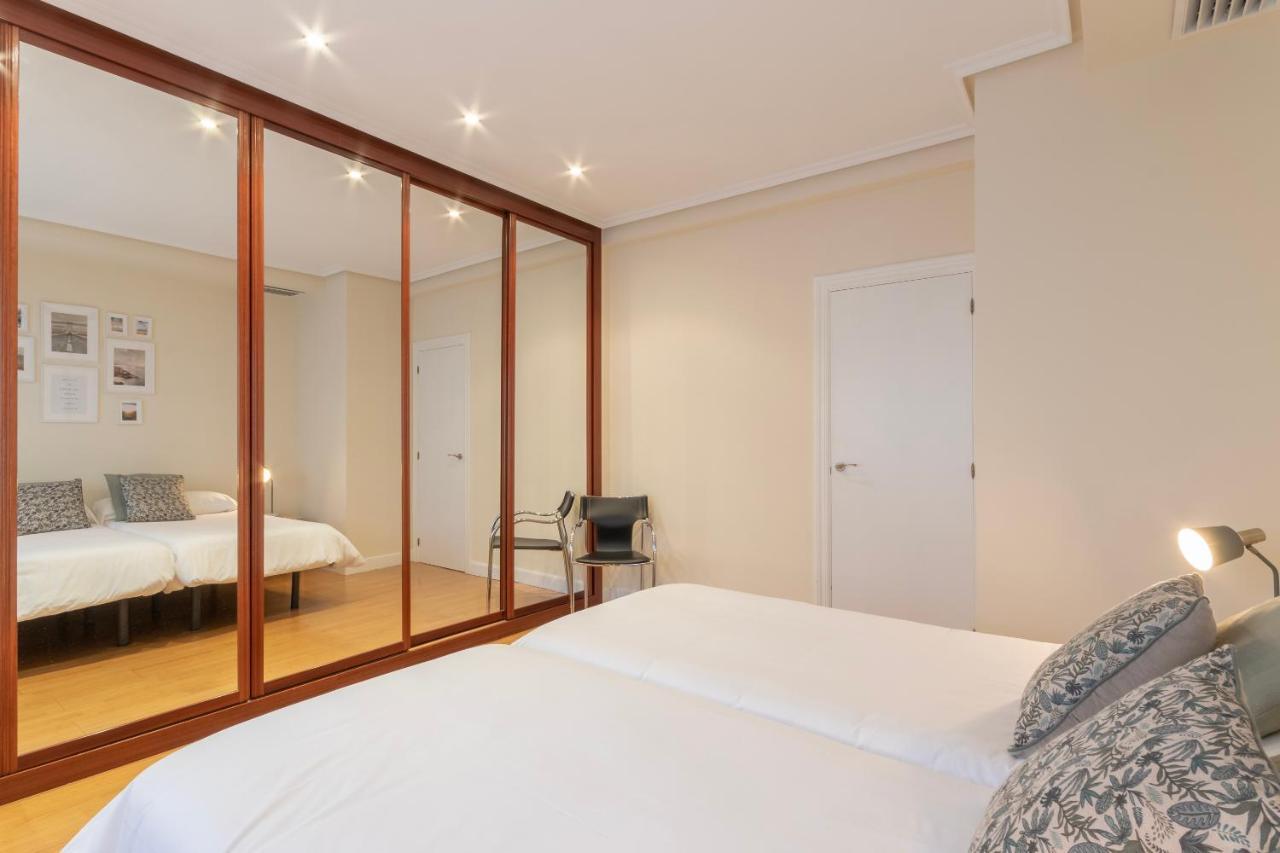 Akomodat En Apartamento En El Centro De Bilbao Con Parking ภายนอก รูปภาพ