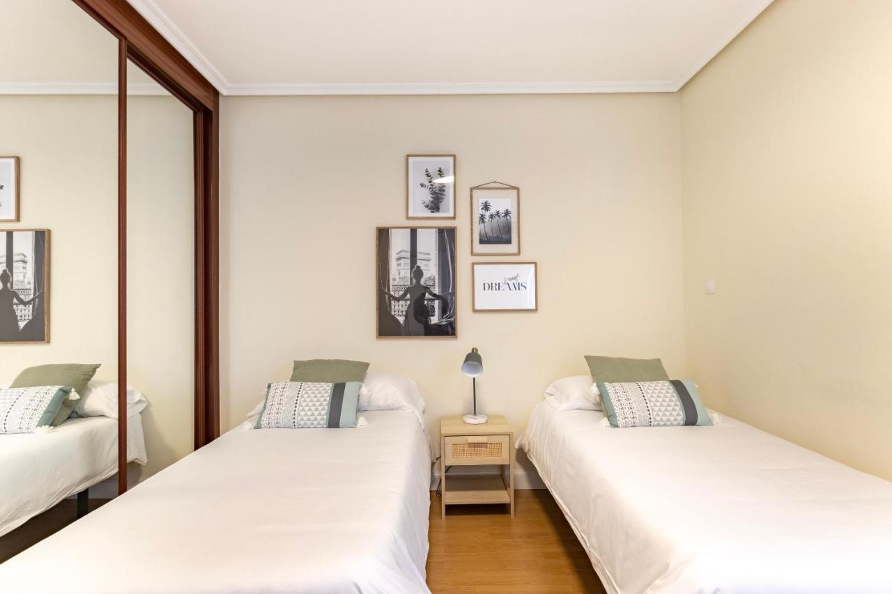 Akomodat En Apartamento En El Centro De Bilbao Con Parking ภายนอก รูปภาพ