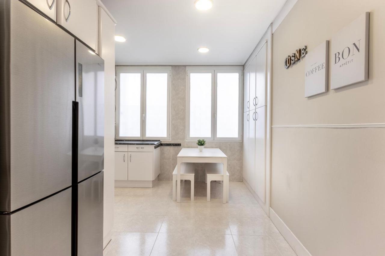 Akomodat En Apartamento En El Centro De Bilbao Con Parking ภายนอก รูปภาพ